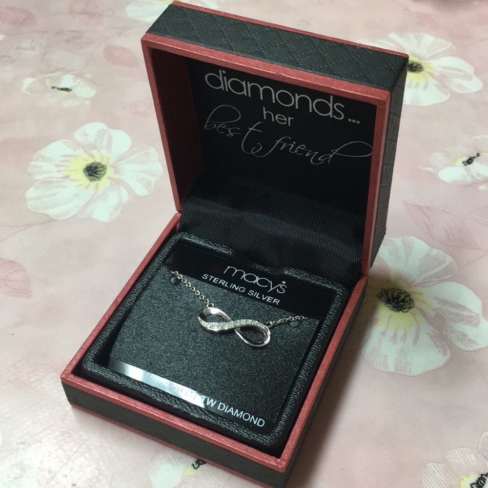 Brand new sterling silver Diamond necklace